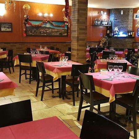 Hostal Plaza Эл Еспинар Экстерьер фото