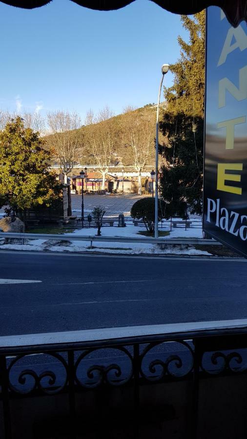 Hostal Plaza Эл Еспинар Экстерьер фото