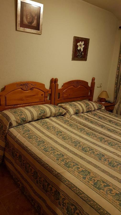 Hostal Plaza Эл Еспинар Экстерьер фото