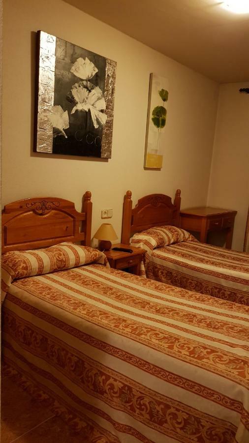 Hostal Plaza Эл Еспинар Экстерьер фото